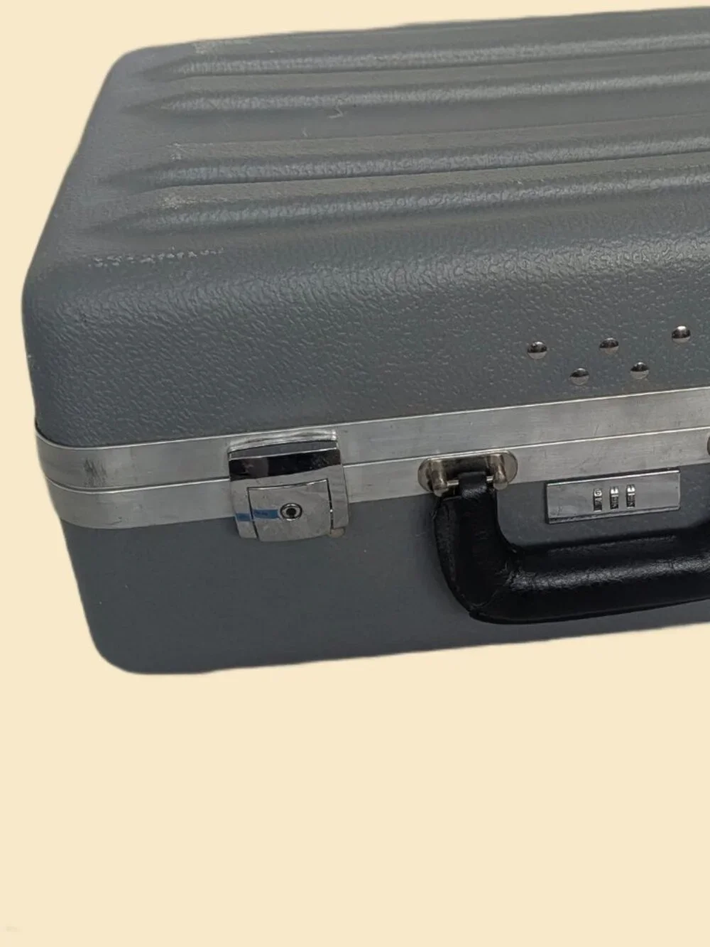 Vintage Hardshell - Combo Lock case - with inside padding